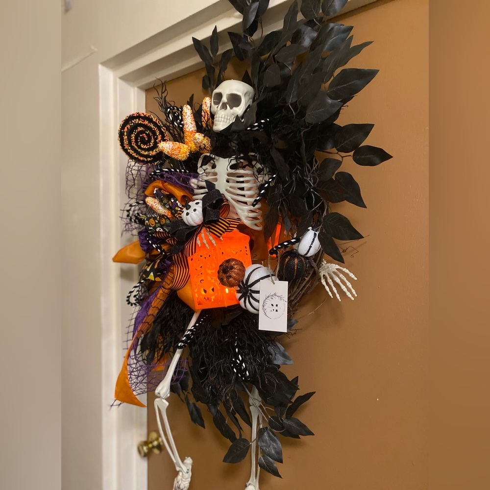 40”x 26” grapevine skeleton, frontdoor decor, halloween wreath